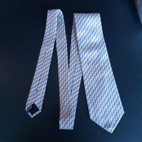 Faconnable 100% Silk Tie, White W/ Light & Navy Blue Geometric Pattern - Picture 5 of 14